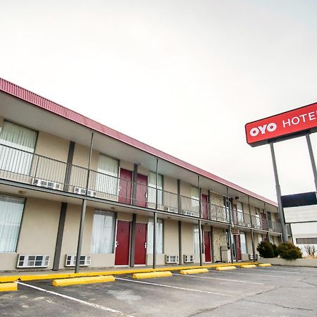 Oyo Hotel Hutchinson West 4Th Ave エクステリア 写真