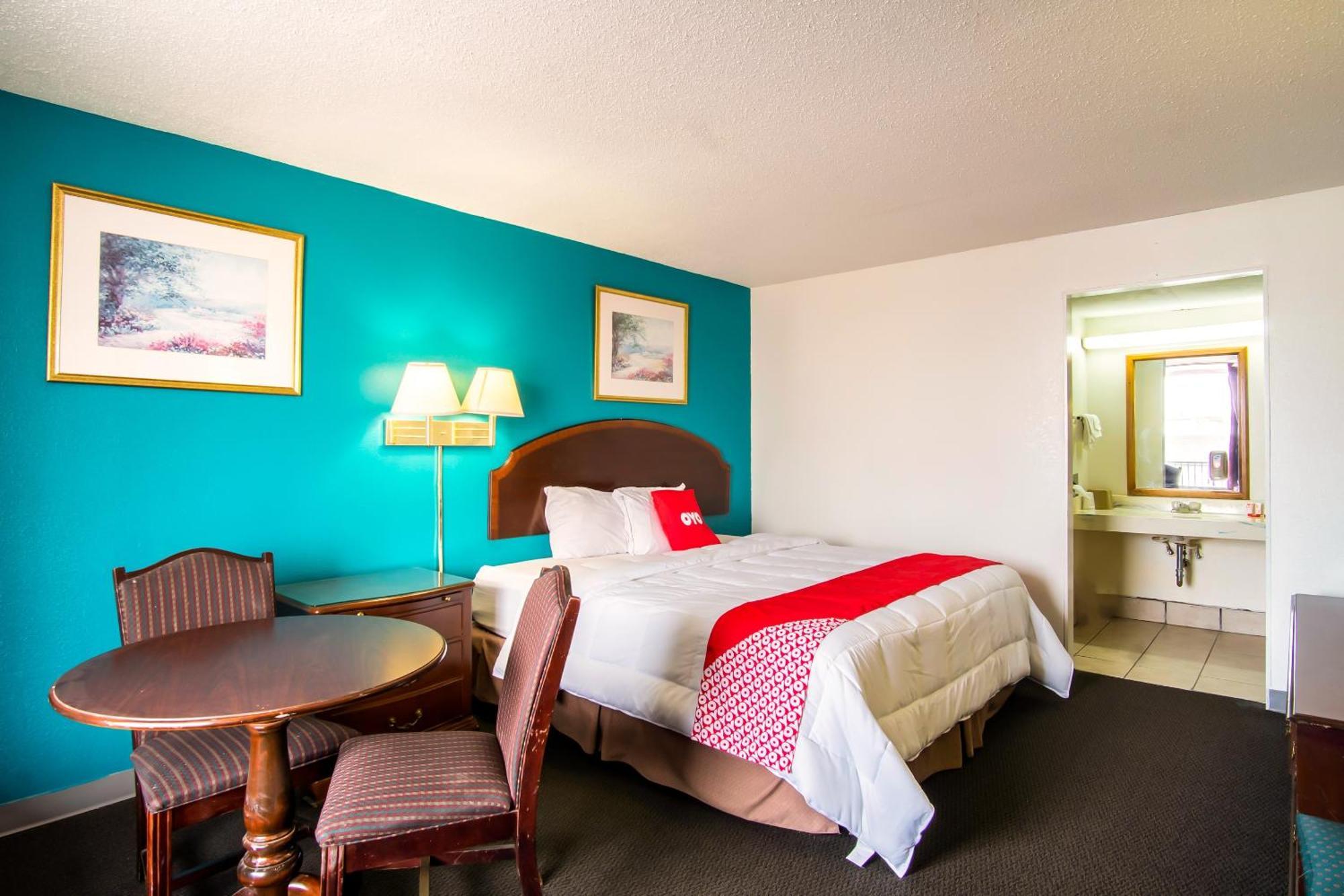 Oyo Hotel Hutchinson West 4Th Ave エクステリア 写真