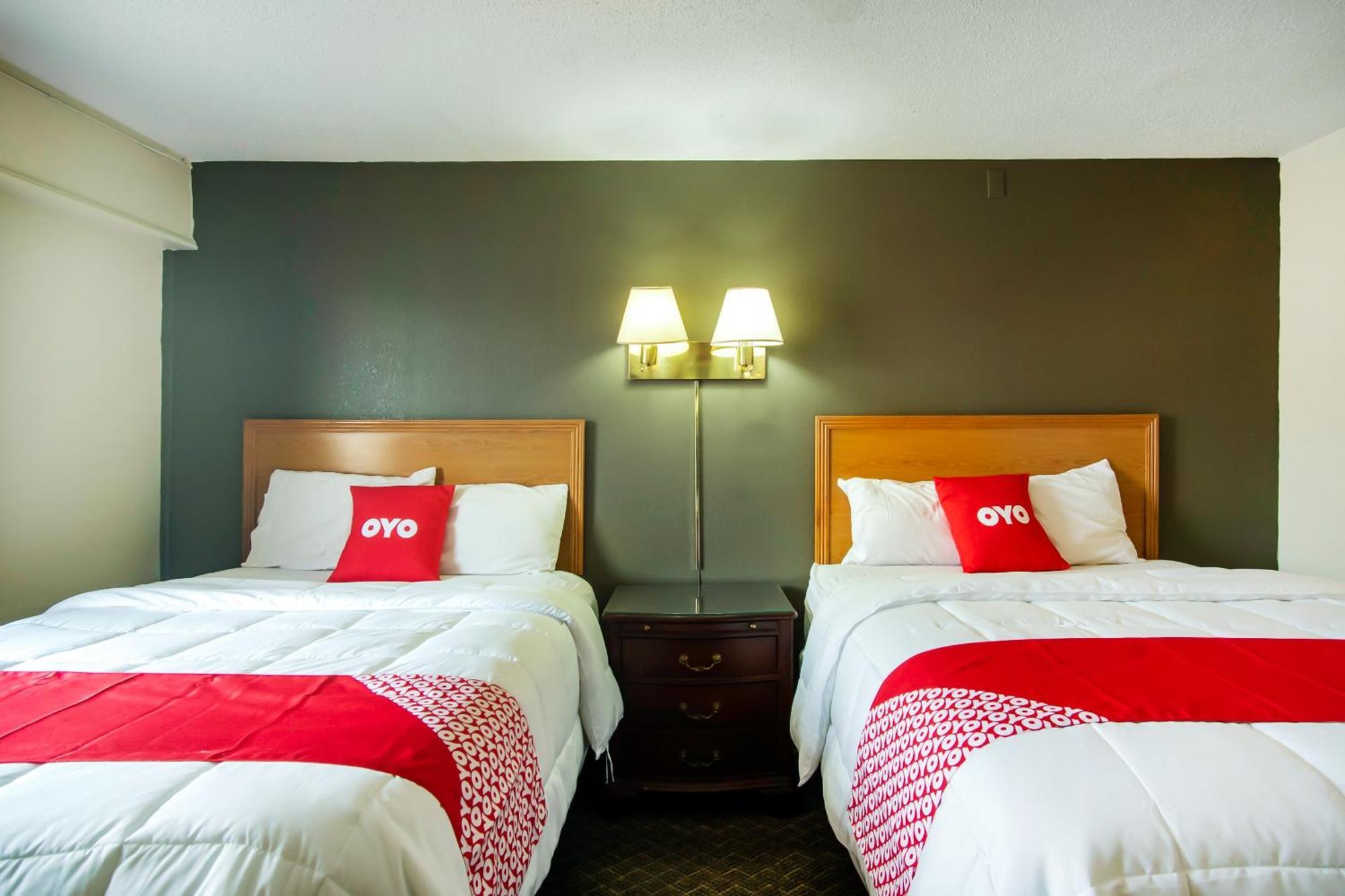 Oyo Hotel Hutchinson West 4Th Ave エクステリア 写真