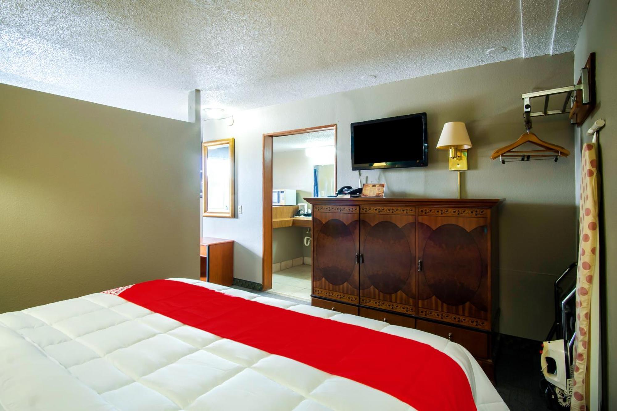 Oyo Hotel Hutchinson West 4Th Ave エクステリア 写真