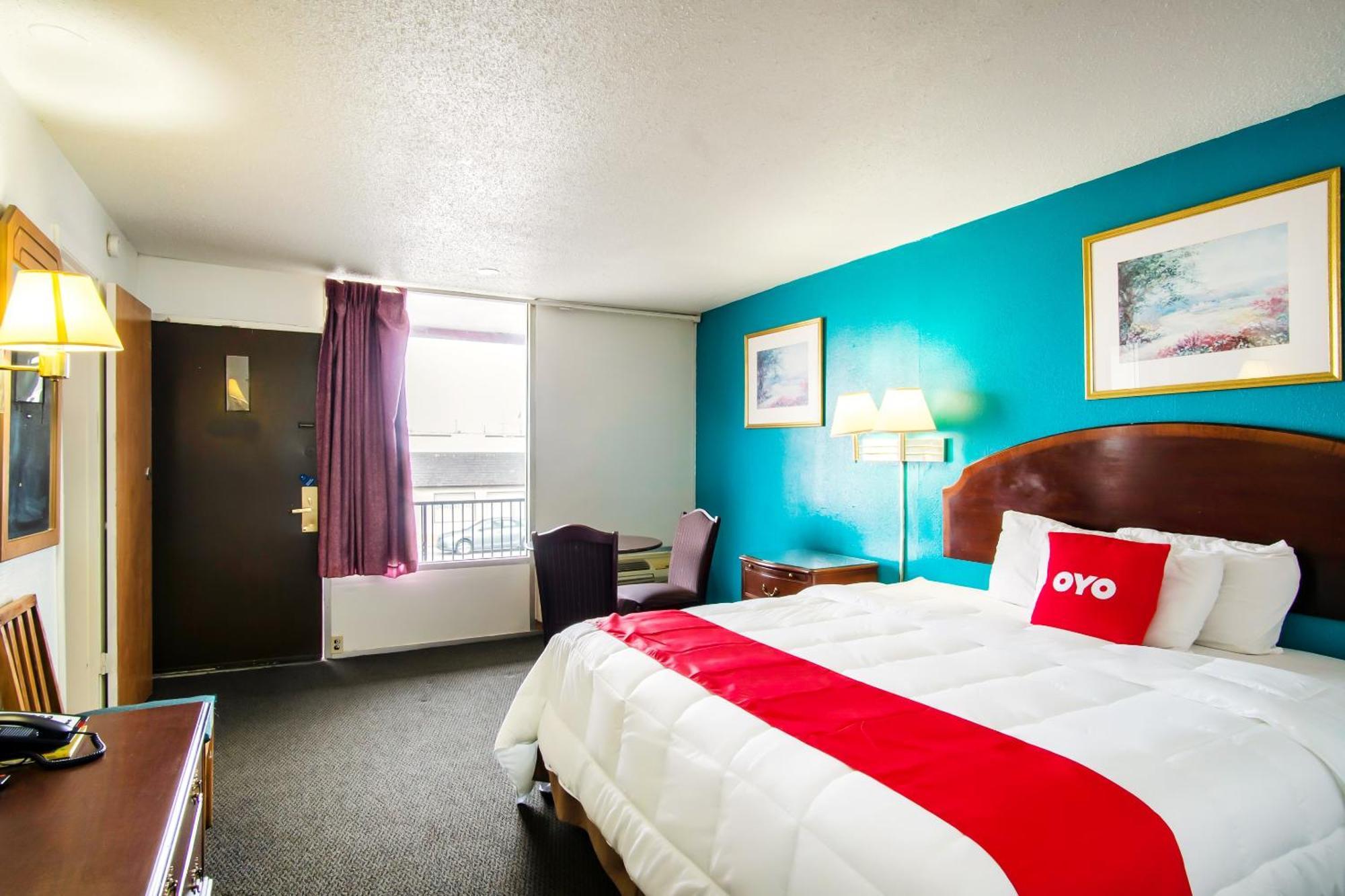 Oyo Hotel Hutchinson West 4Th Ave エクステリア 写真