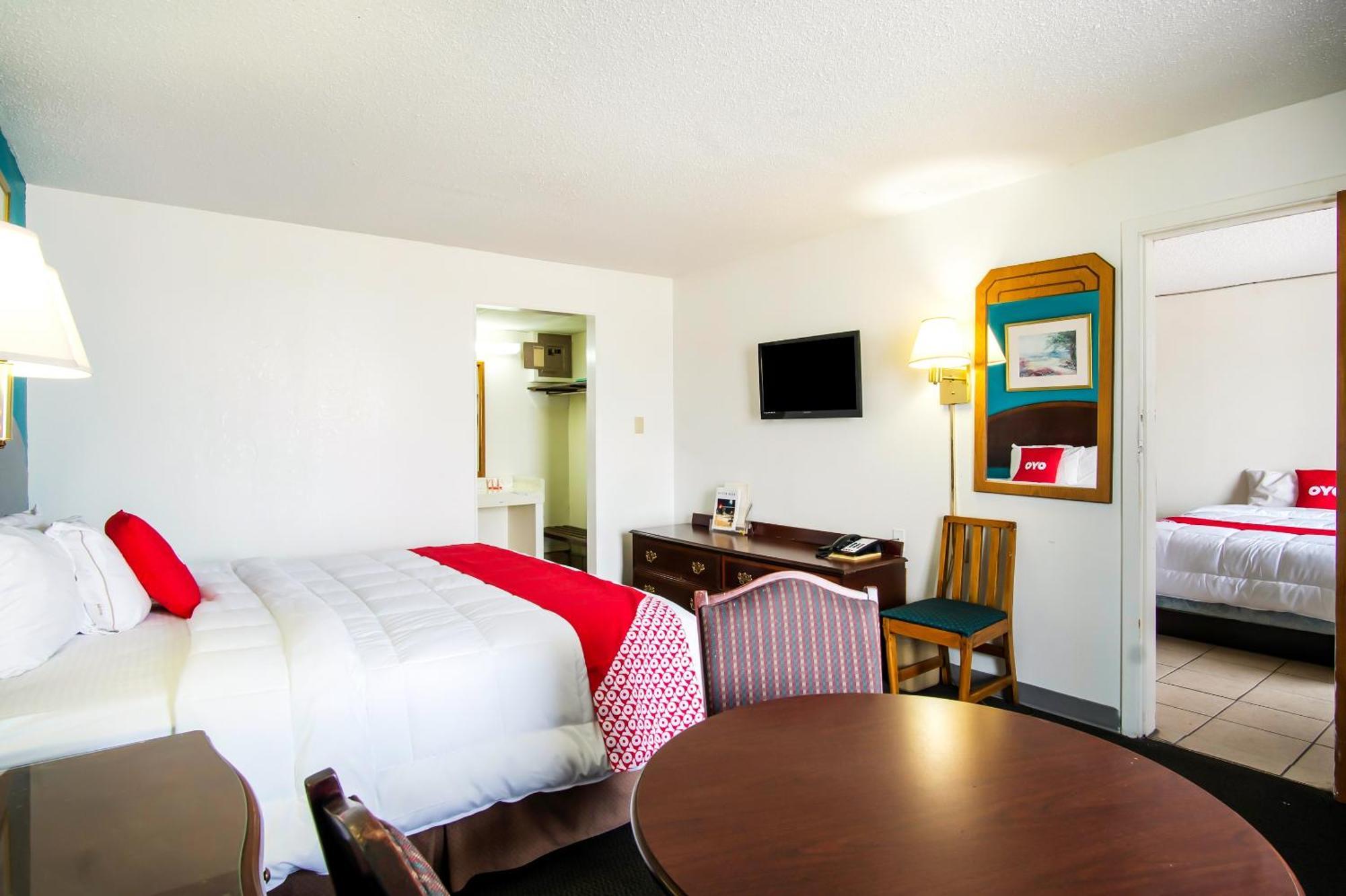 Oyo Hotel Hutchinson West 4Th Ave エクステリア 写真