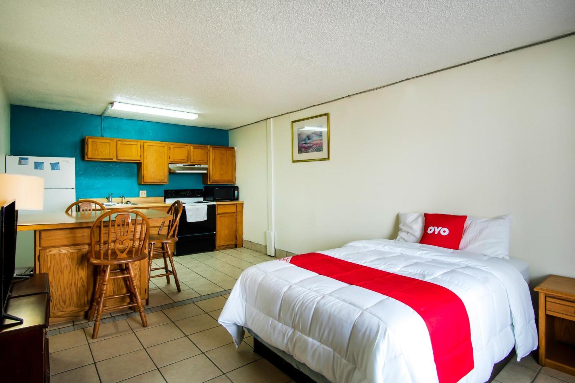 Oyo Hotel Hutchinson West 4Th Ave エクステリア 写真