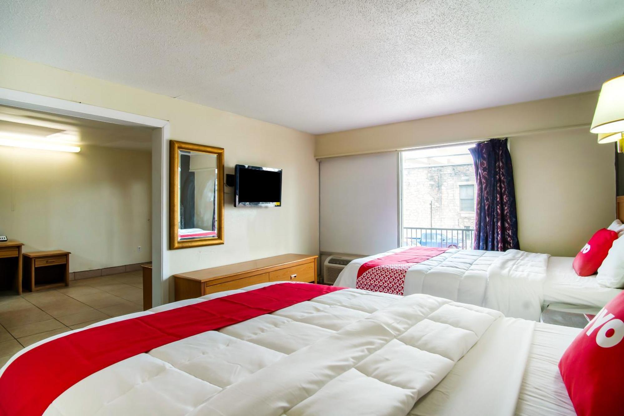Oyo Hotel Hutchinson West 4Th Ave エクステリア 写真