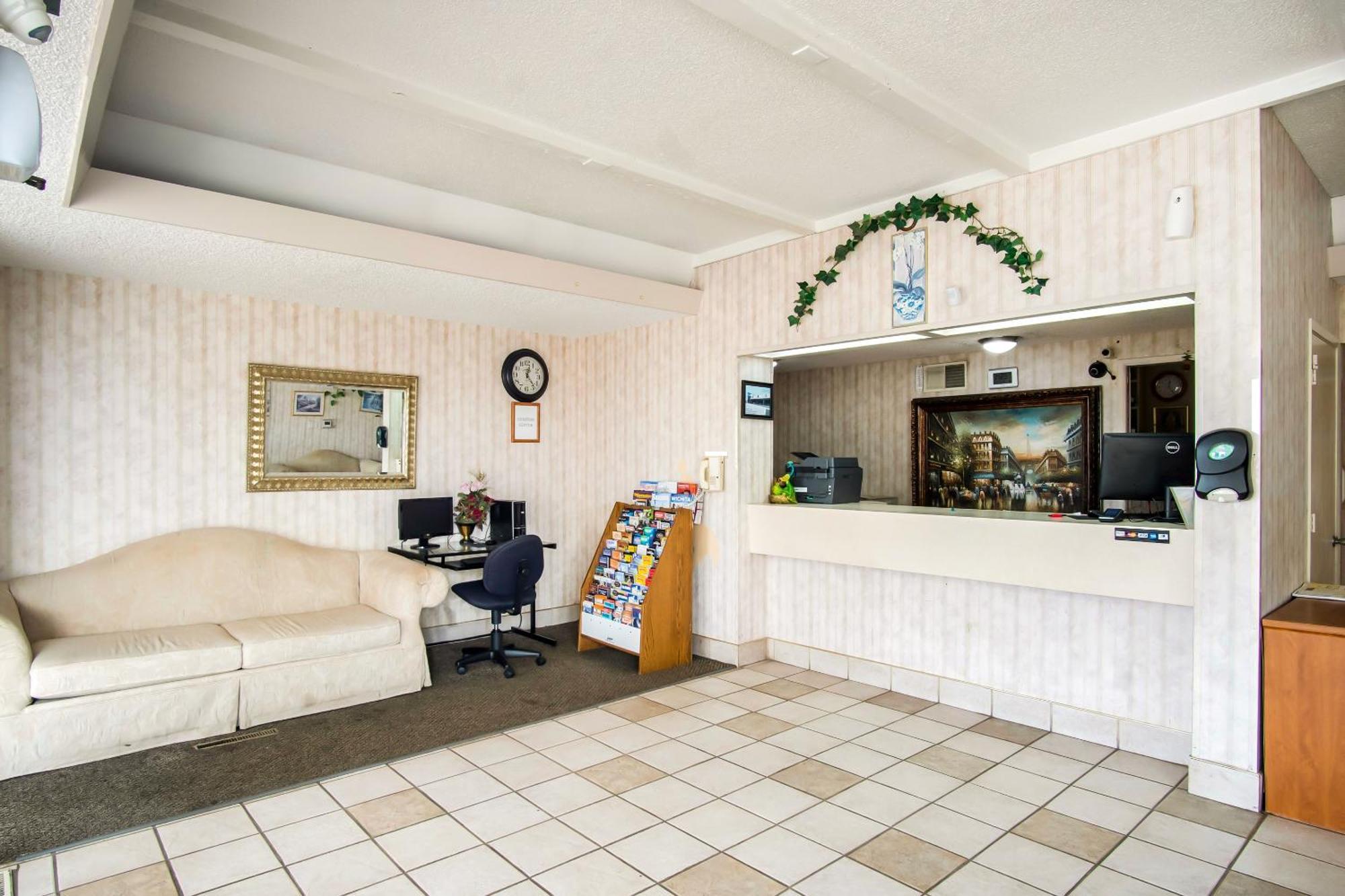 Oyo Hotel Hutchinson West 4Th Ave エクステリア 写真
