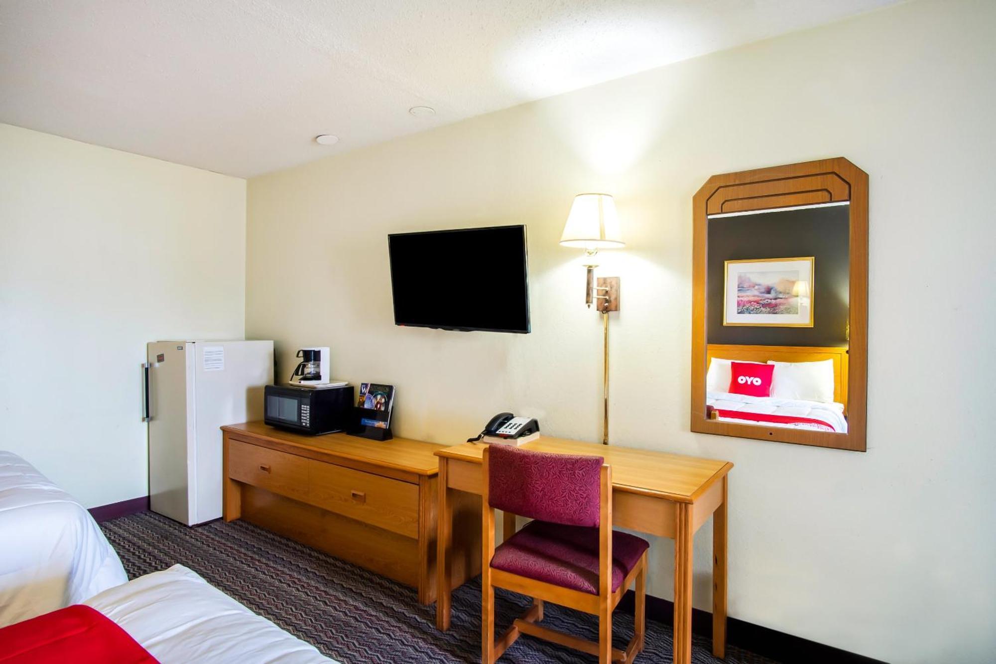 Oyo Hotel Hutchinson West 4Th Ave エクステリア 写真